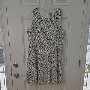 CeCe Black and White Abstract Stripe Cotton Dress.  Size 14